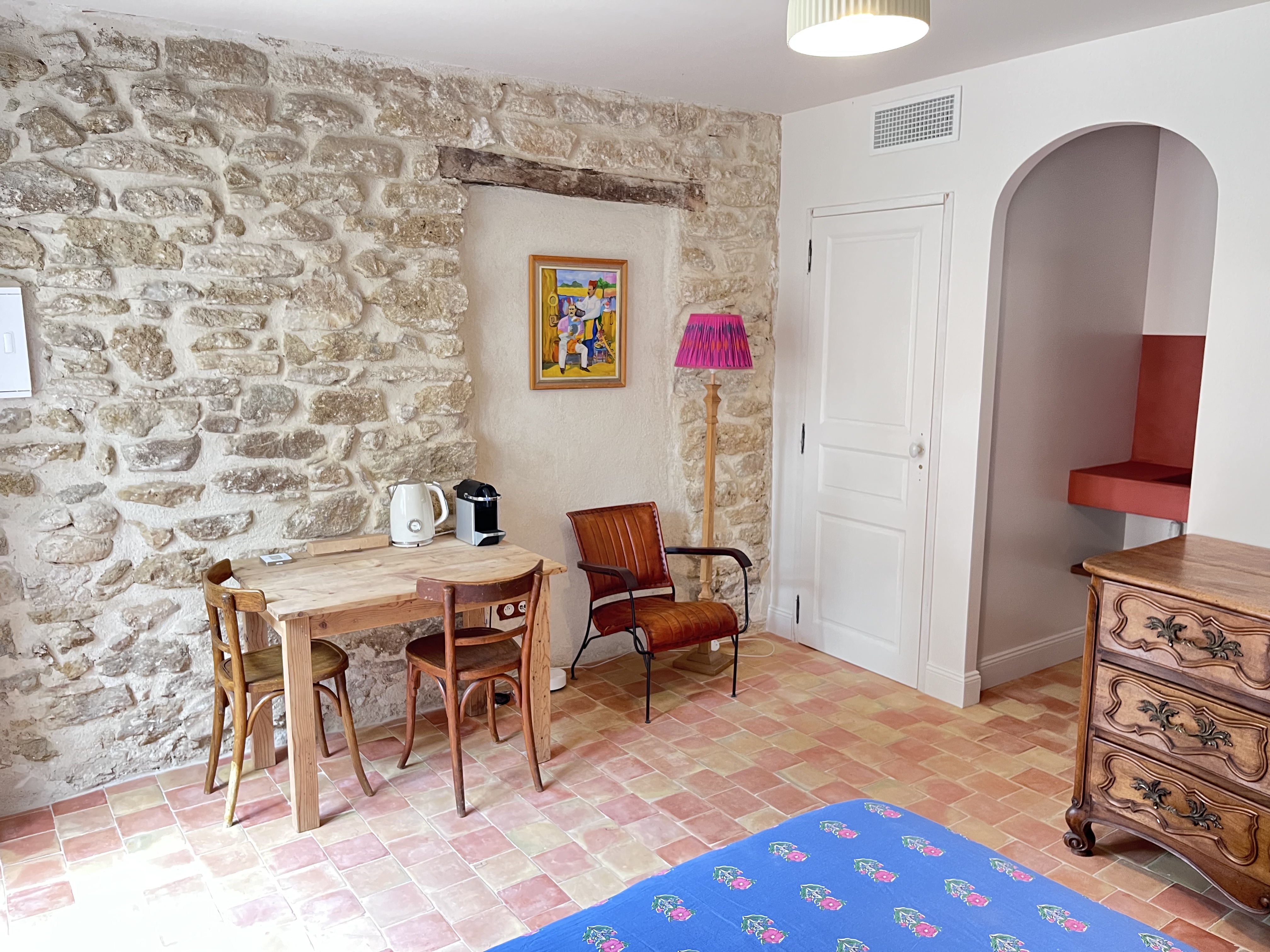 Mur en pierre apparente Chambre Ventoux avec tableau