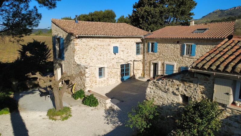 La cour intérieure du Mas Allègre vue du ciel