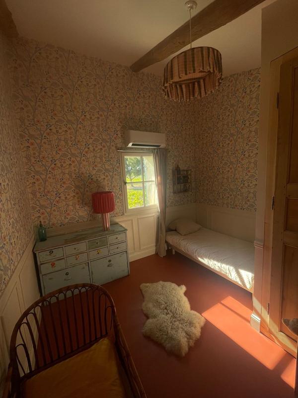 La petite chambre avec lit simple